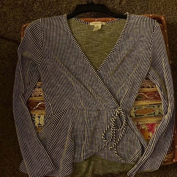 Cute black and white to wear out with the girls! - Picture 6 of 6